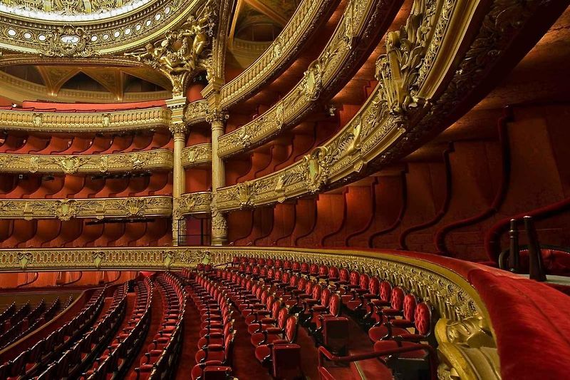 Úchvatné prostory pařížské operní budovy Palais de Garnier.