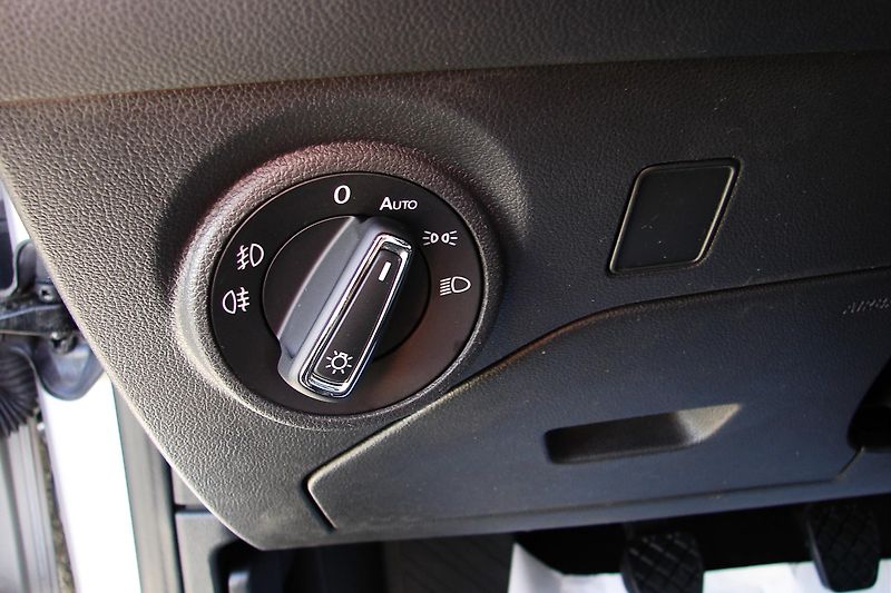 Seat Leon 1.6 TDi 110PS LED Navi-ZADÁN!  - fotka 19 z 42