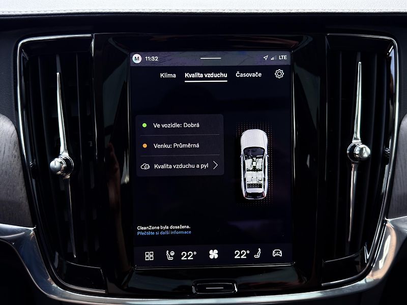 Volvo V90 T8 AWD ULTRA DARK + zimní kola - fotka 46 z 53
