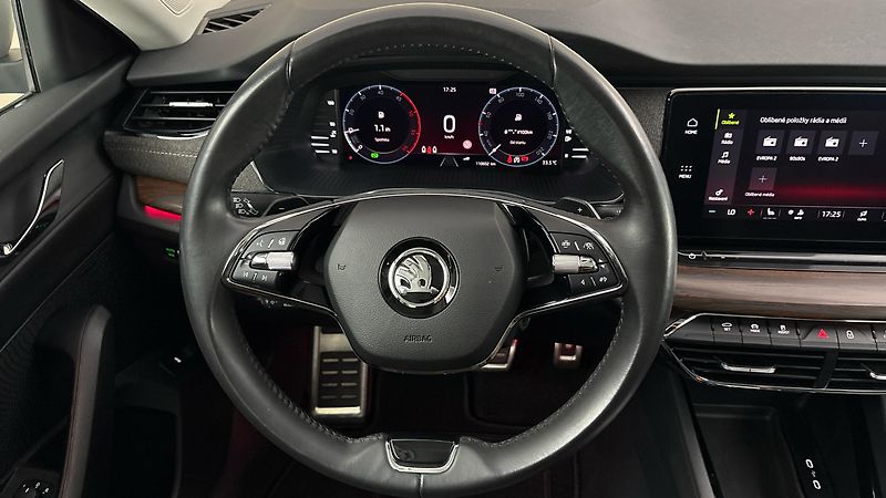 Škoda Octavia 2.0 TDI DSG 4x4 Scout Combi - fotka 9 z 28