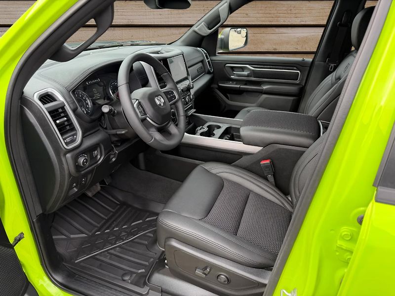 Dodge RAM (2022) +LEMON+HEMI+CREW CAB+ - fotka 13 z 23