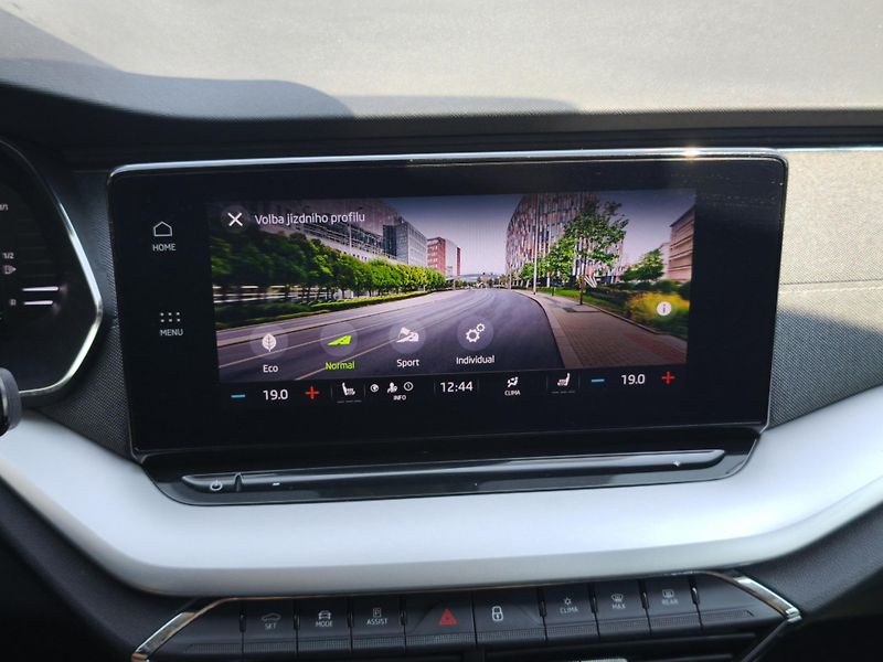 Škoda Octavia 2021 ČR 2.0 TDI DSG STYLE - fotka 15 z 31