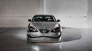 Nissan Maxima jako přilba kapitána Phasma.
