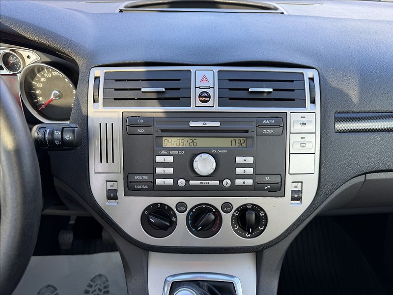 Ford Kuga 2.0 TDCi Panorama - fotka 9 z 18