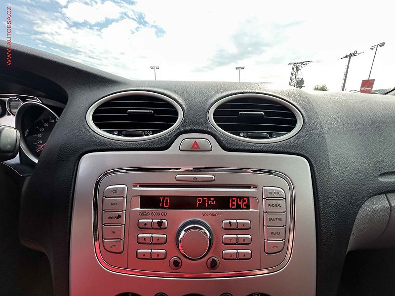 Ford Focus (2008) 1.6 16V, AC, STK6/28 - fotka 14 z 14