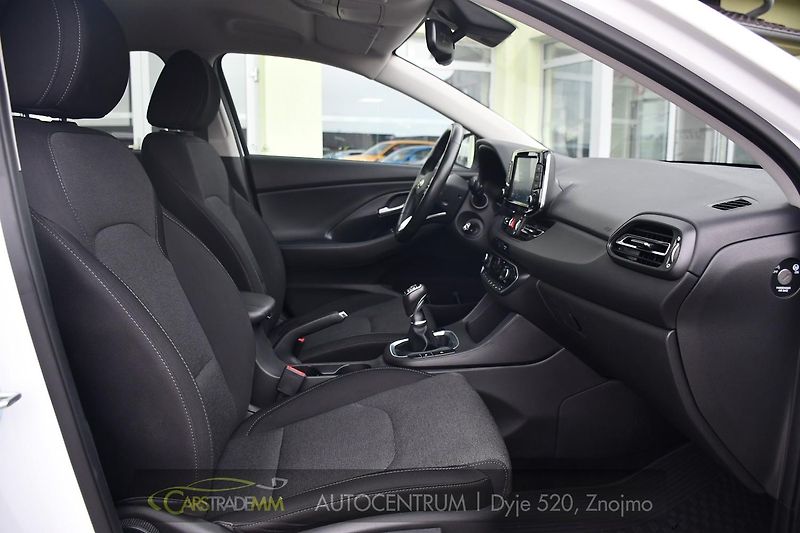 Hyundai i30 1.6CRDi SMART KAMERA CARPLAY - fotka 16 z 50