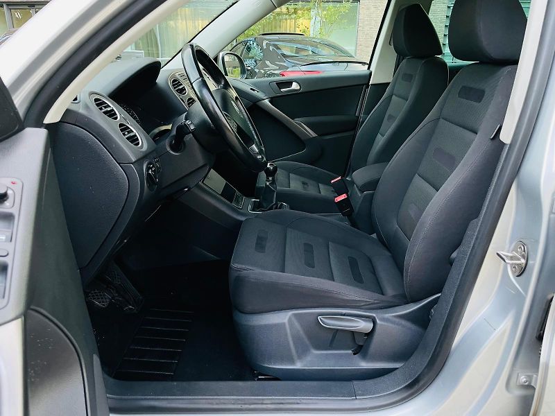Volkswagen Tiguan 2.0TDI 4x4 MAN SERVISKA TAŽNÉ - fotka 25 z 45