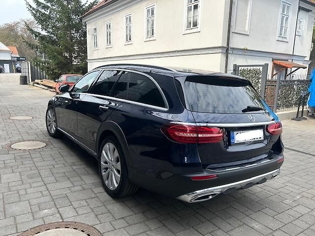 Mercedes-Benz Třídy E (2020) E400 d 4Matic Allterrain - fotka 12 z 34
