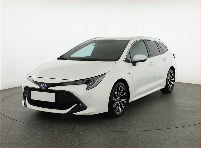 Toyota Corolla (2022) 1.8 Hybrid - fotka 2 z 21
