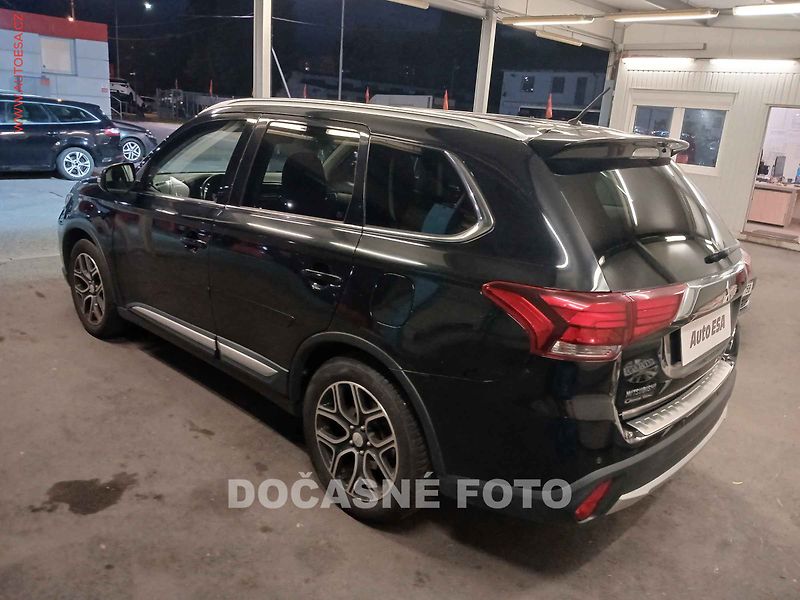 Mitsubishi Outlander (2016) 2.0 MIVEC, 2.maj,ČR, autoAC - fotka 2 z 3