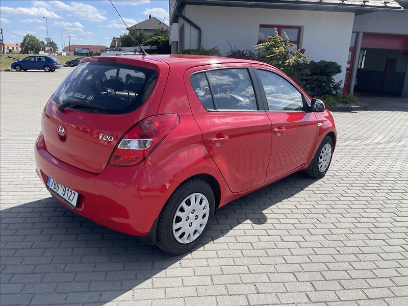 Hyundai i20 1,4 i 73kw Automat, Klima, LPG - fotka 26 z 28