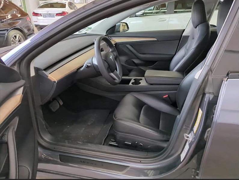 Tesla Model 3 (2022) AMD Ryzen, LFP baterie - fotka 8 z 9
