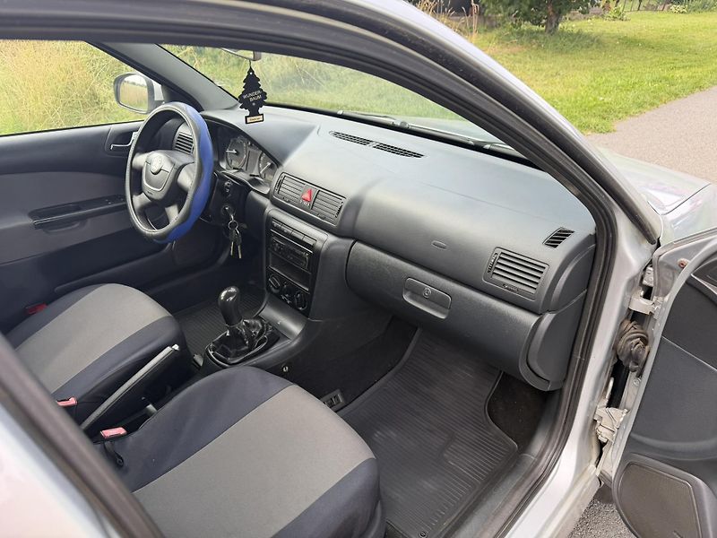 Škoda Octavia (2010) 1 1.9TDi 74kW, Tour, RV 2010 - fotka 11 z 19