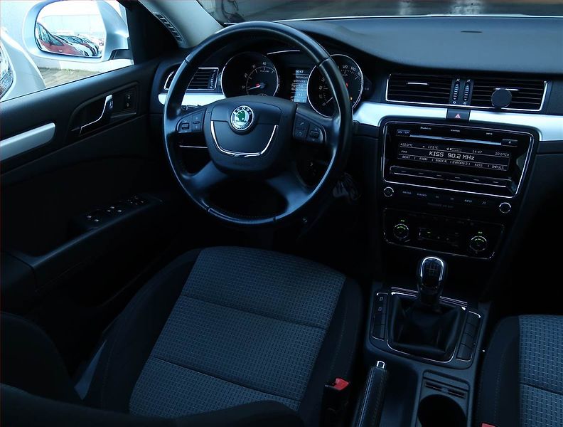 Škoda Superb (2011) 1.4 TSI, Serv.kniha, Xenony - fotka 7 z 16