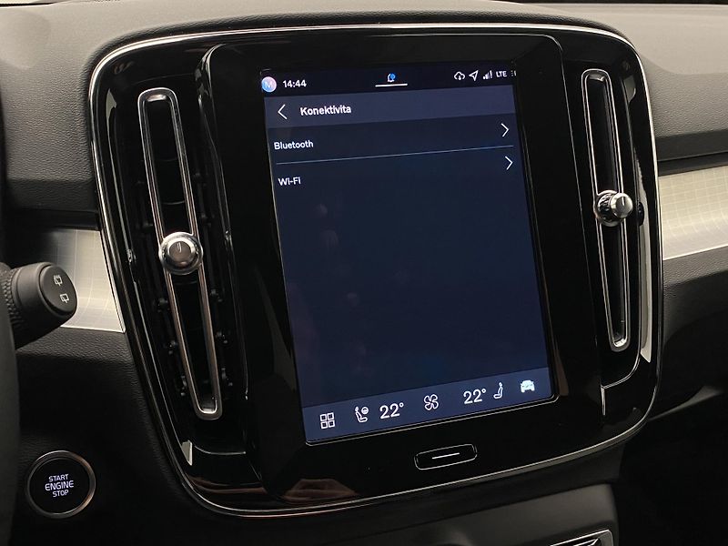 Volvo XC40 (2025) B3 AUT DARK PLUS - fotka 58 z 64