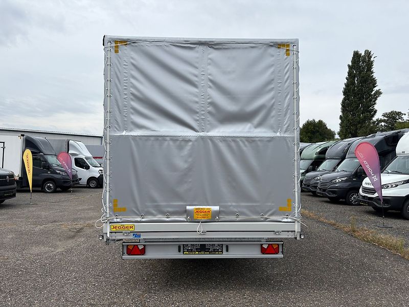 Iveco Daily (2026) 3.0 Průjezdná souprava 22EP - fotka 29 z 29