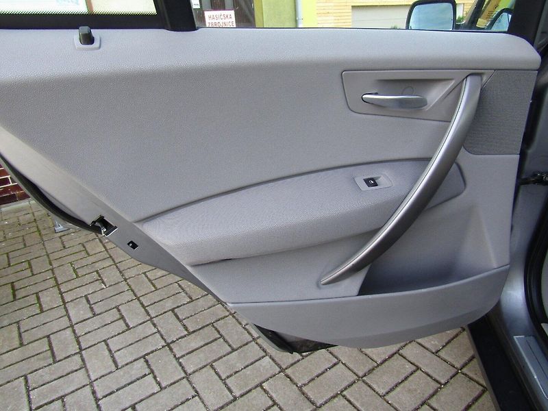 BMW X3 (2006) 2.0d 110kW 4x4 - fotka 21 z 41