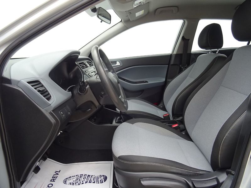 Hyundai i20 (2015) 1.2i,1majČR,s.kniha,klima - fotka 11 z 22
