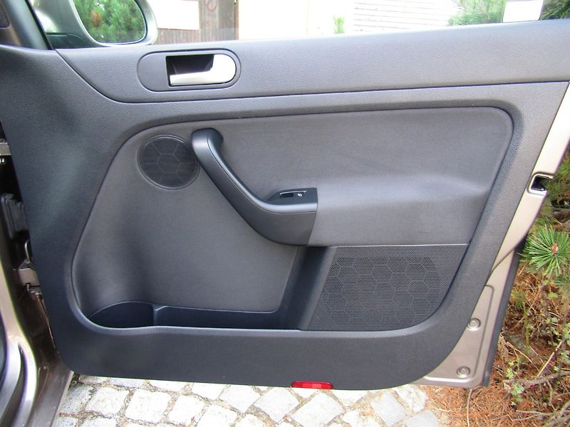 Volkswagen Golf Plus (2010) 1.4 16V 59kW - fotka 25 z 37