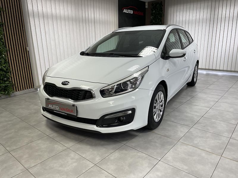 Kia Ceed 1.6 GDi ČR REZERVACE  - fotka 1 z 24