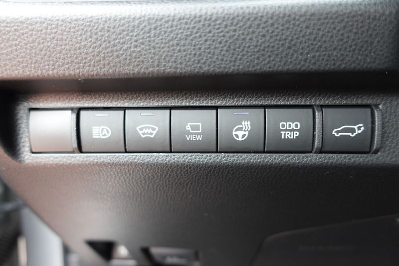 Toyota RAV4 2,5 HEV Executive FWD - fotka 22 z 36