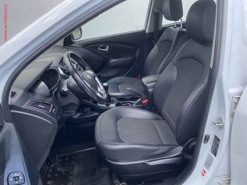 Hyundai ix35 (2011) 1.6 GDI, ČR, servis.kniha, AC - fotka 9 z 16