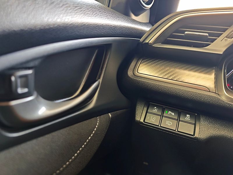 Honda Civic (2019) 1.5 Turbo Sport Plus 134kW 6MT - fotka 21 z 45