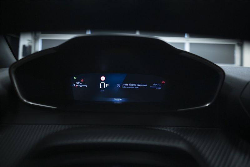 Peugeot 2008 1,2 HYBRID AT KAMERA 360° ČR - fotka 37 z 43