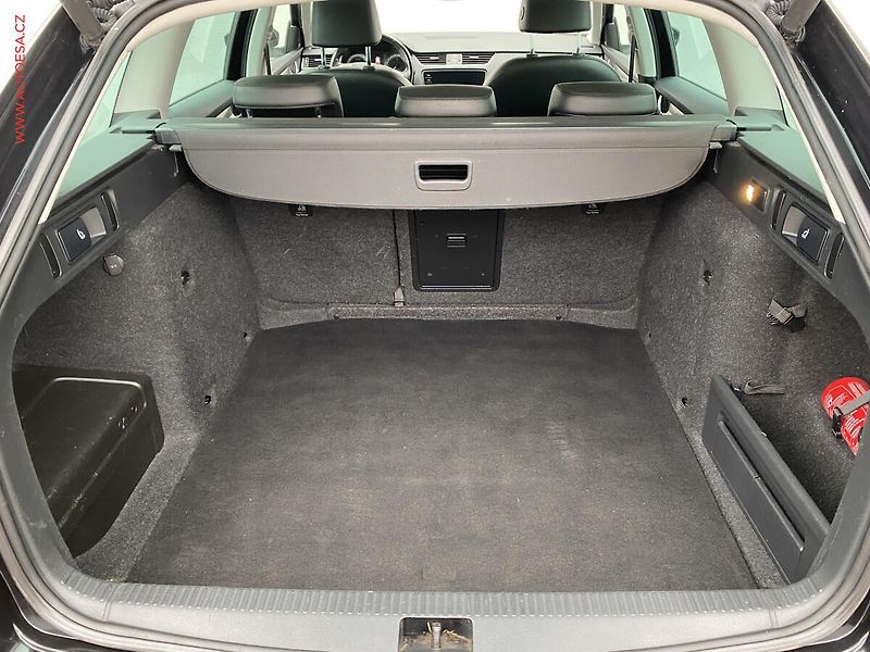 Škoda Octavia (2018) 1.6 TDi, Style, DSG, kůže - fotka 7 z 20