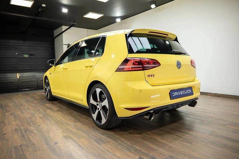Volkswagen Golf GTI Performance 2.0 169 kW - fotka 7 z 36
