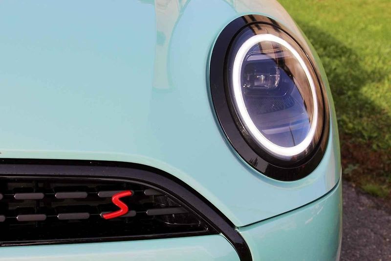 Mini Cooper S stále vyhoví nadšeným řidičům