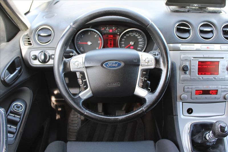 Ford S-MAX 2,0 TDCi  TAŽNÉ - fotka 10 z 23