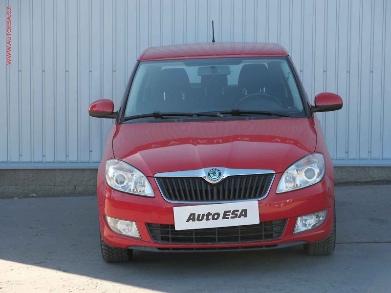 Škoda Fabia (2011) 1.2TSi, 2.maj,ČR, Elegance - fotka 2 z 16