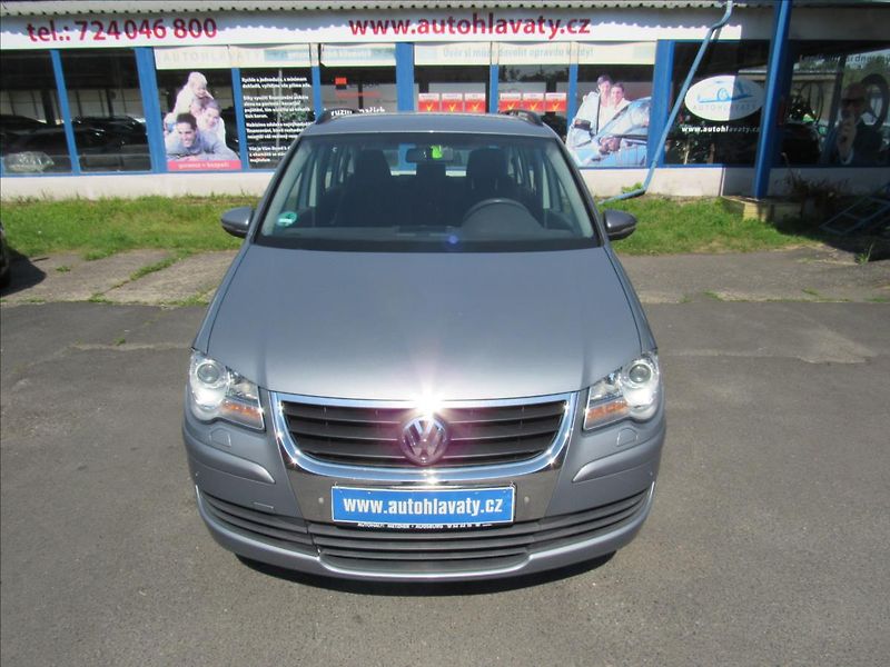 Volkswagen Touran 1,9 TDI 77kW DSG - fotka 2 z 26