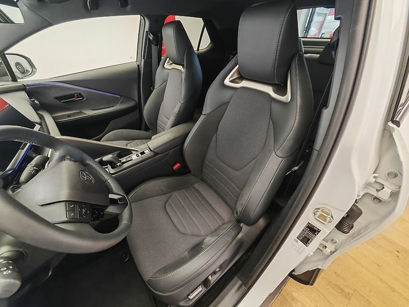 Toyota C-HR 2.0 Hybrid 4x4 Executive - fotka 18 z 44