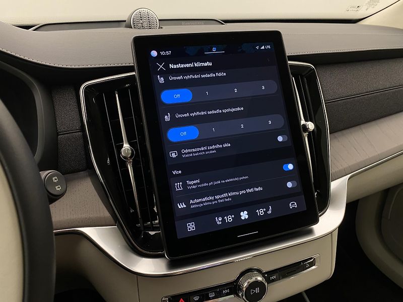 Volvo XC90 T8 AWD RECHARGE ULTRA BRIGHT - fotka 48 z 72