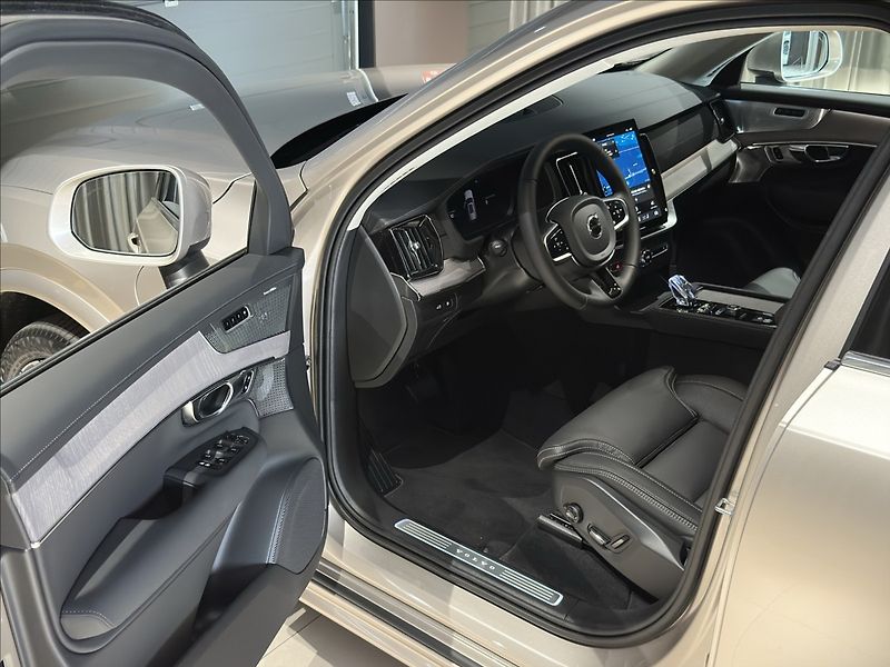 Volvo XC90 (2026) 2,0 T8  Plus Bright - fotka 9 z 25
