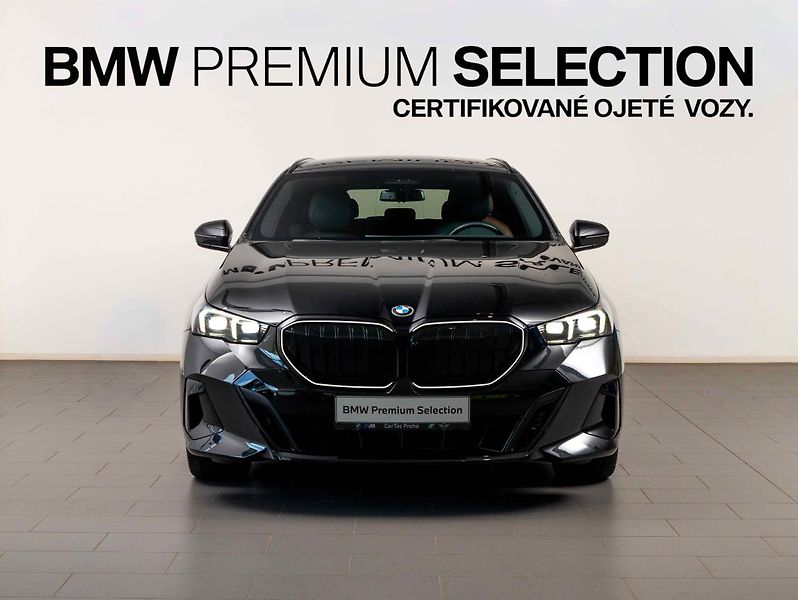 BMW Řada 5 540d xDrive Touring - fotka 2 z 20