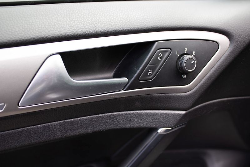 Volkswagen e-Golf eGolf, nová STK, 100% stav. - fotka 34 z 46