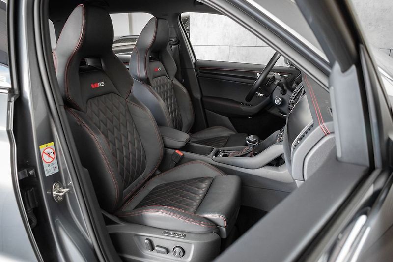Škoda Kodiaq RS 2.0 TSI 180kW 4x4*DPH*ČR 1M - fotka 12 z 52