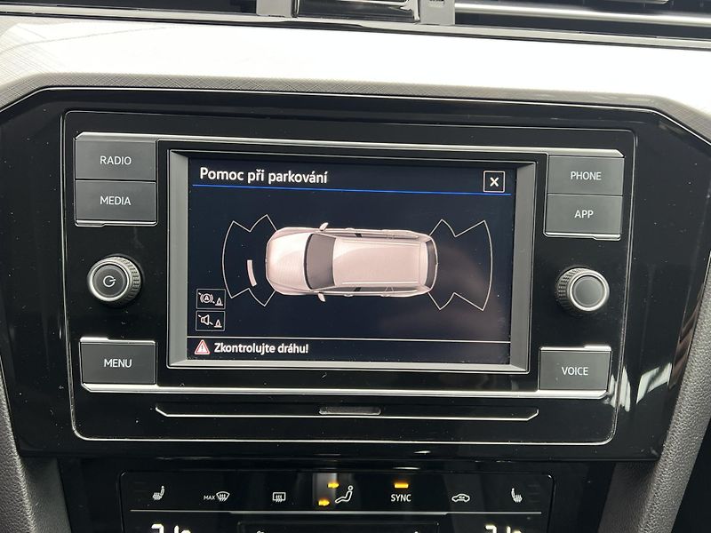 Volkswagen Passat (2024) 1.5TSI 110kW DSG 1.MAJITEL ČR - fotka 19 z 23