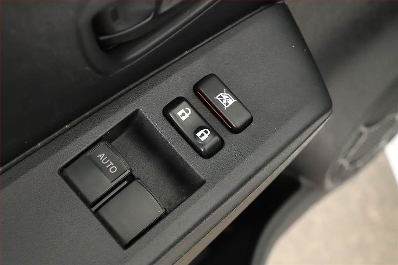 Toyota Yaris (2013) 1.33 Dual VVT-i - fotka 13 z 13