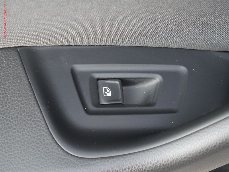 Volkswagen Passat (2017) 2.0 TDi, 1.maj, Comfortline - fotka 12 z 19