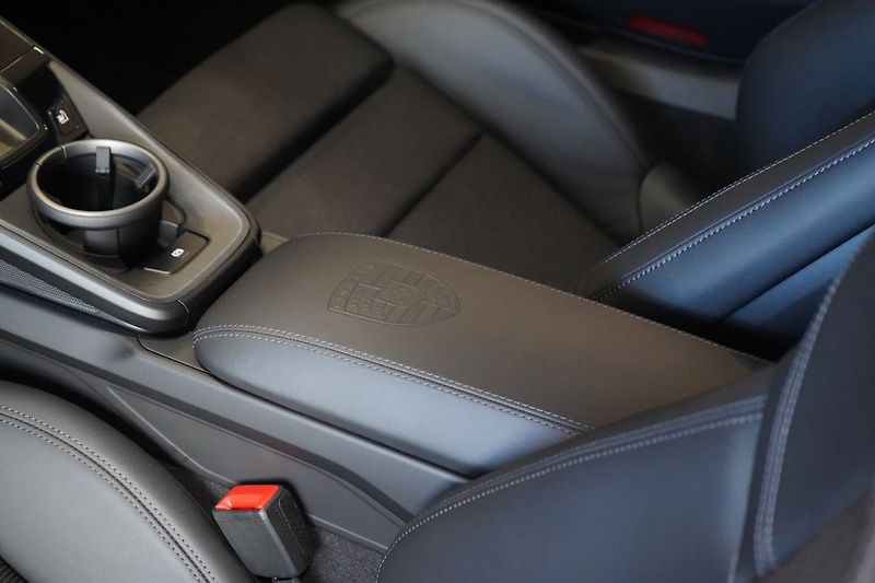 Porsche 911 GT3 Touring,Chrono, Lift, Bose - fotka 28 z 50