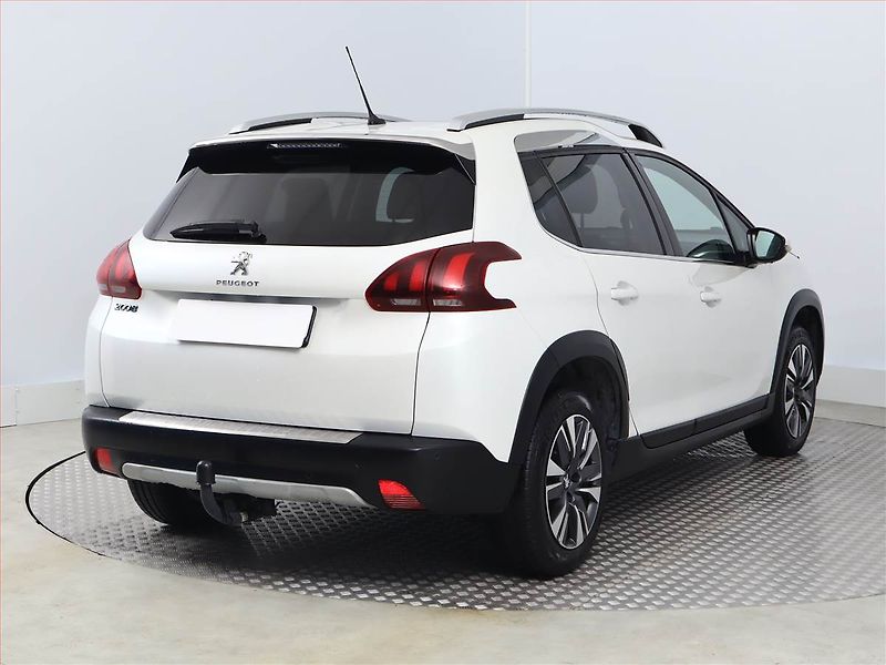 Peugeot 2008 (2019) 1.2 PureTech, Serv.kniha, Kůže - fotka 5 z 17