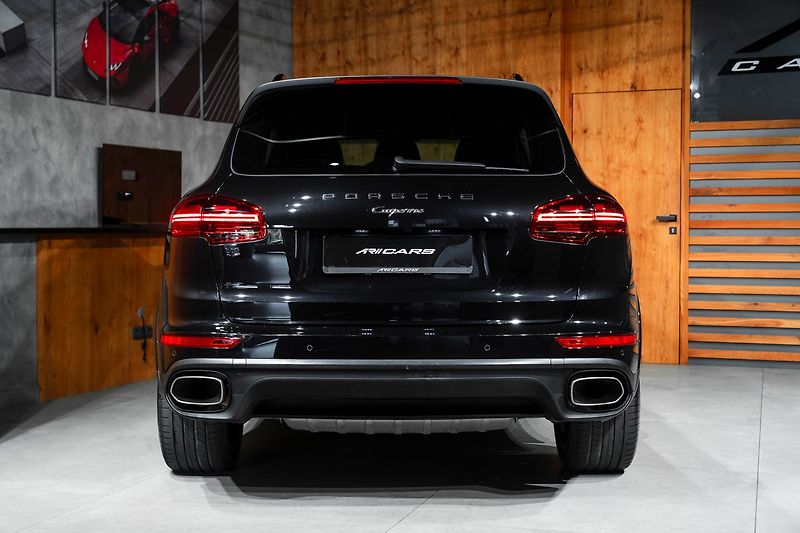 Porsche Cayenne Diesel Platinum - fotka 19 z 20