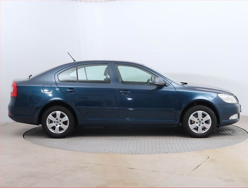 Škoda Octavia (2012) 2.0 TDI, Tempomat - fotka 6 z 15