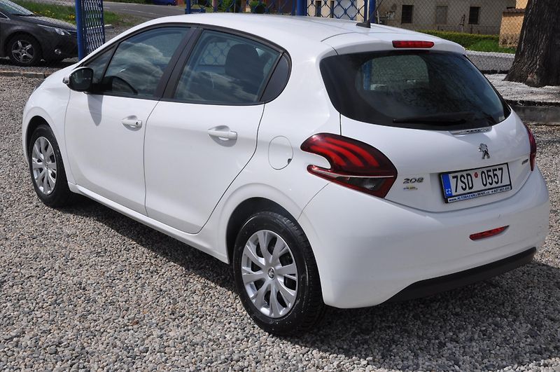 Peugeot 208 1.6HDi 55kW - fotka 4 z 10