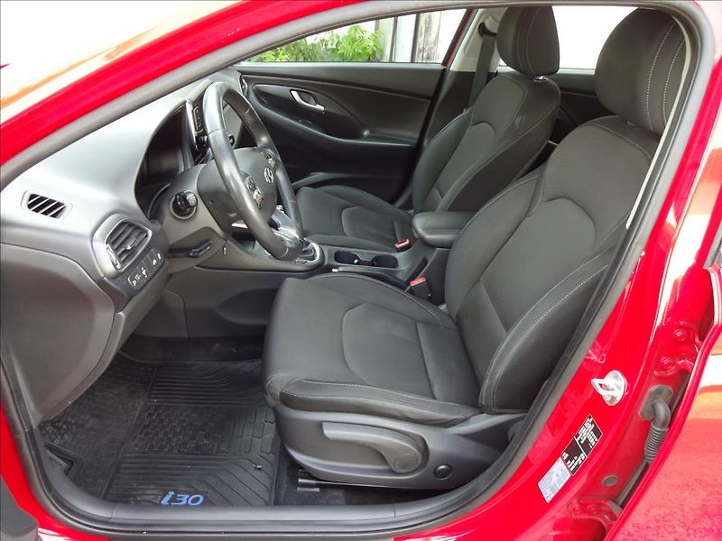 Hyundai i30 1,4 T-GDi 103 kW Fastback - fotka 16 z 55