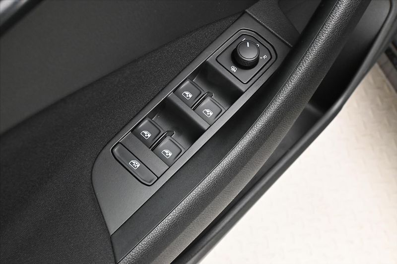 Škoda Kamiq 1,0 TSI 70 kW Tažné zařízení Z - fotka 25 z 31
